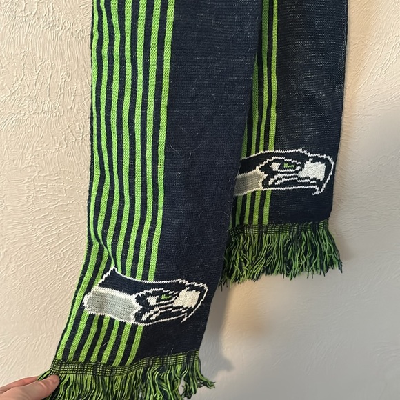 Seahawks Scarf - Picture 2 of 2